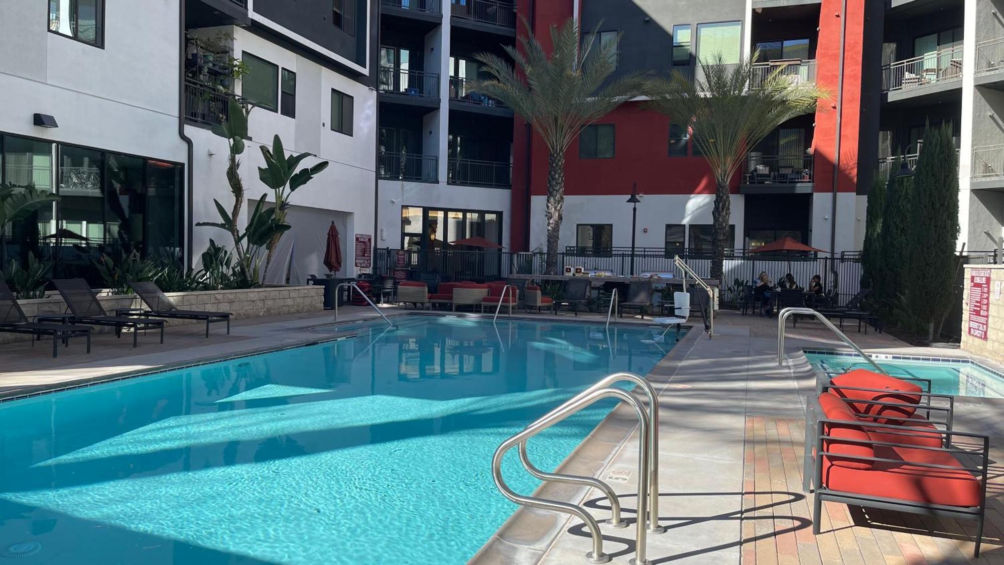 Luxury Designed 2 Bedrooms Part In Woodland Hills Ca Apartahotel Los Ángeles
