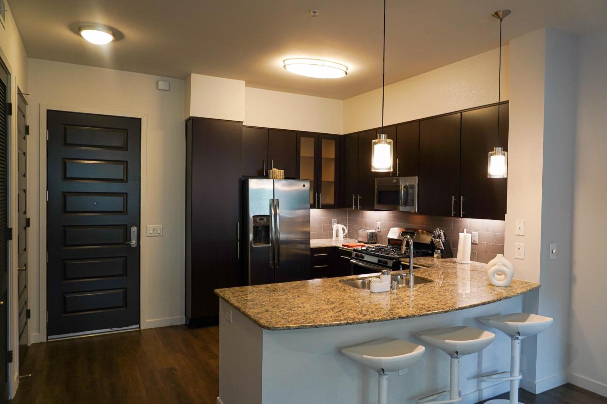 Luxury Designed 2 Bedrooms Part In Woodland Hills Ca Apartahotel *