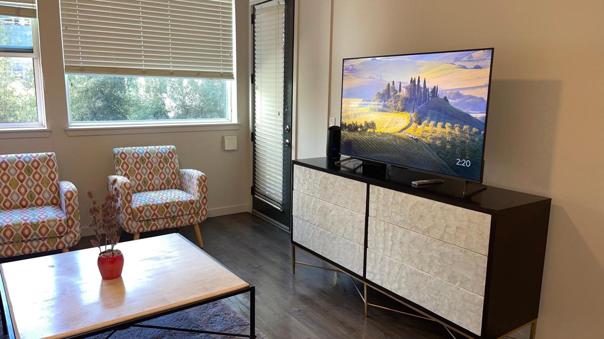 Luxury Designed 2 Bedrooms Part In Woodland Hills Ca Apartahotel